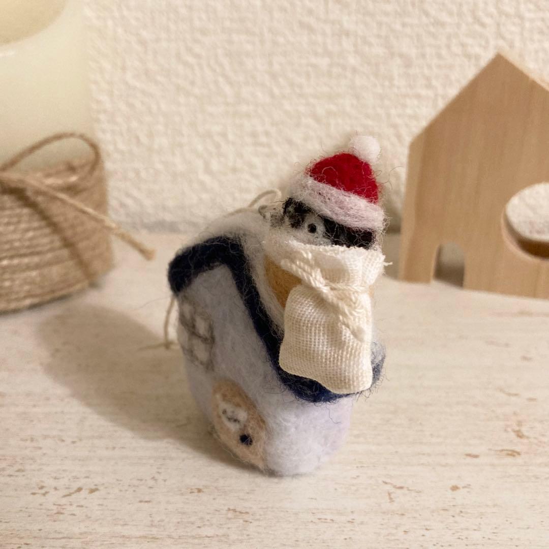 【お値下げしました！】プレゼントを届けるペンギンさんのクリスマスオーナメント①