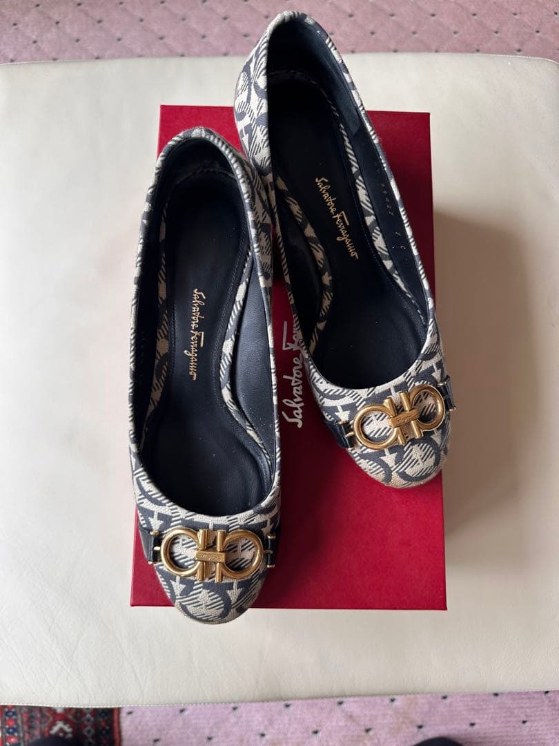 Salvatore Ferragamo エレガントハイヒール