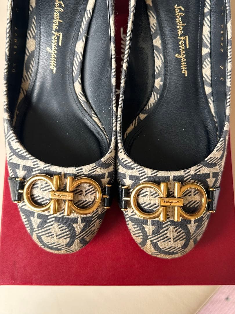 Salvatore Ferragamo エレガントハイヒール