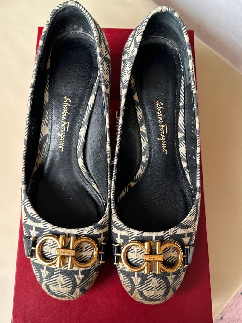 Salvatore Ferragamo エレガントハイヒール