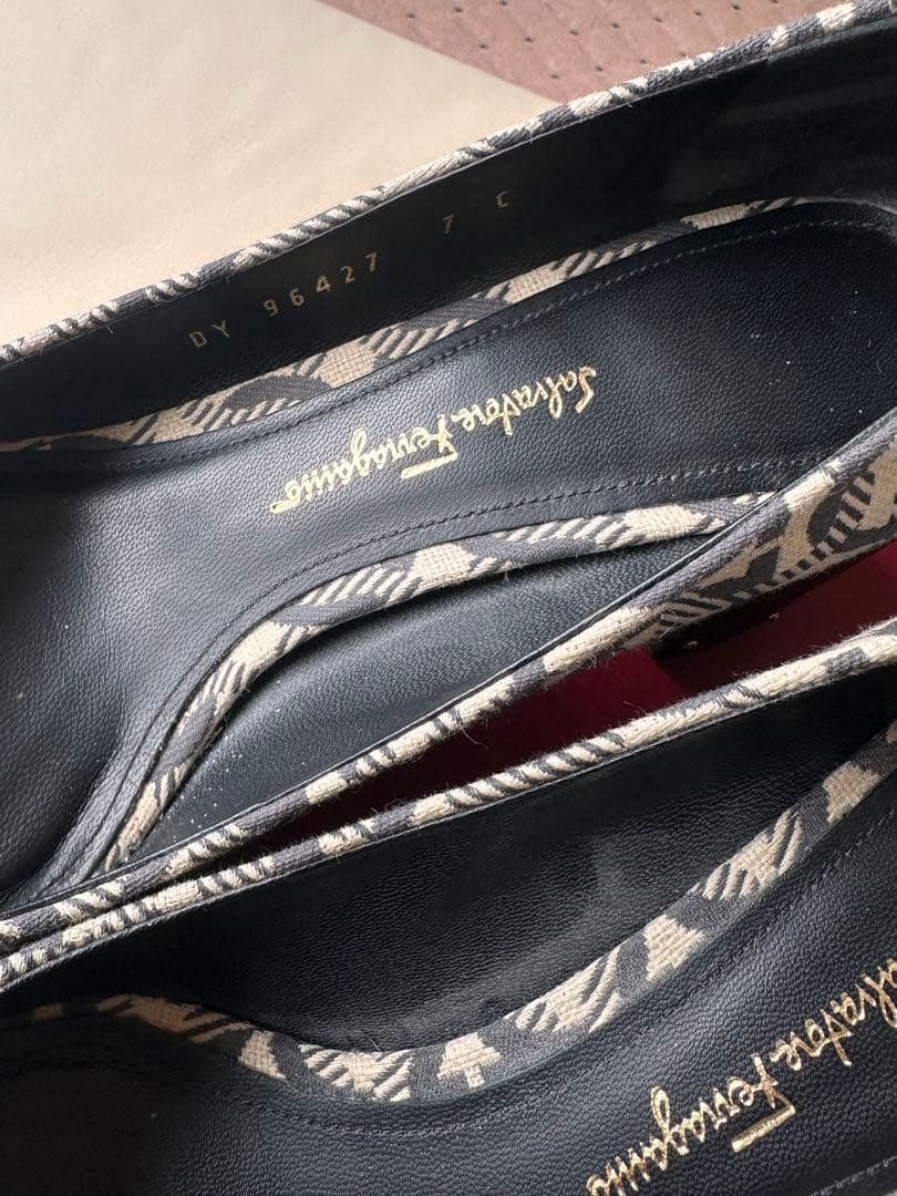 Salvatore Ferragamo エレガントハイヒール