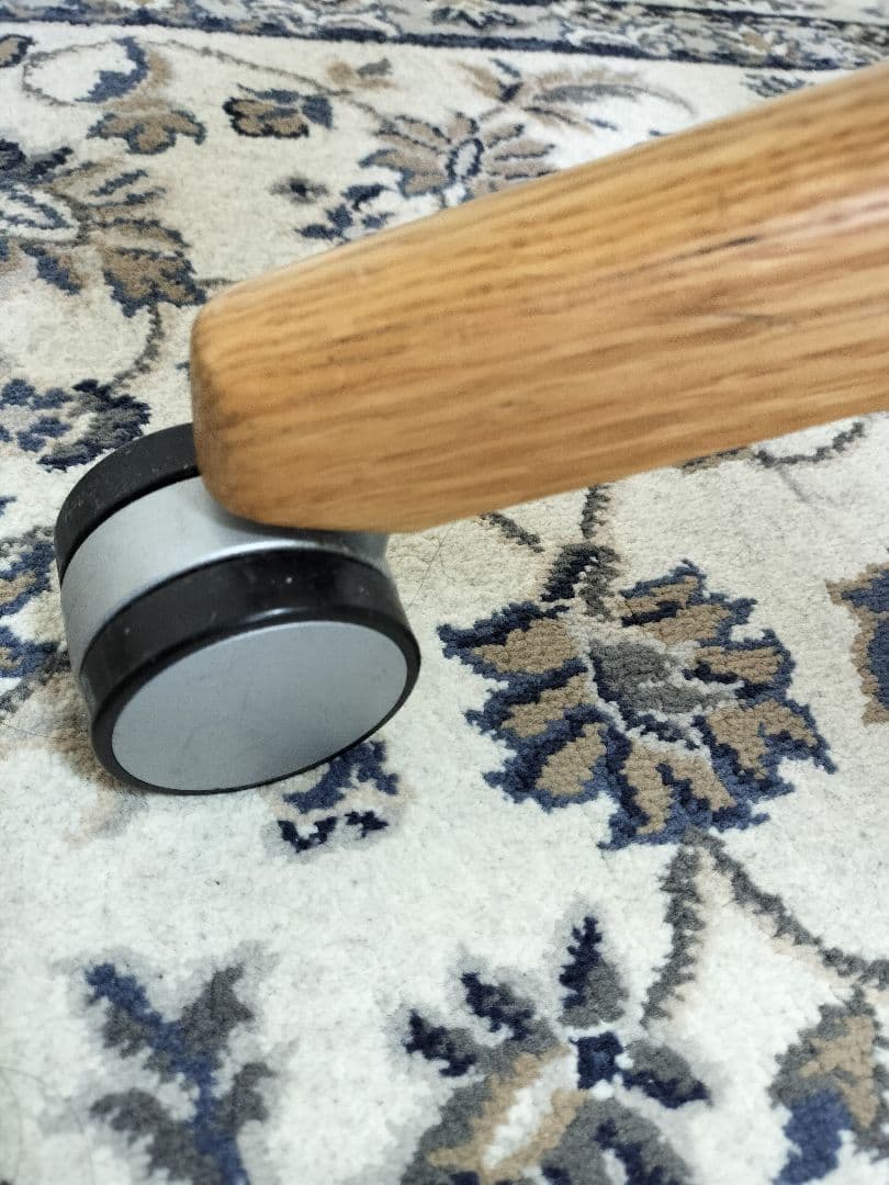 oliver　オリバー　アームチェア　イエロー　木製脚　キャスター付き