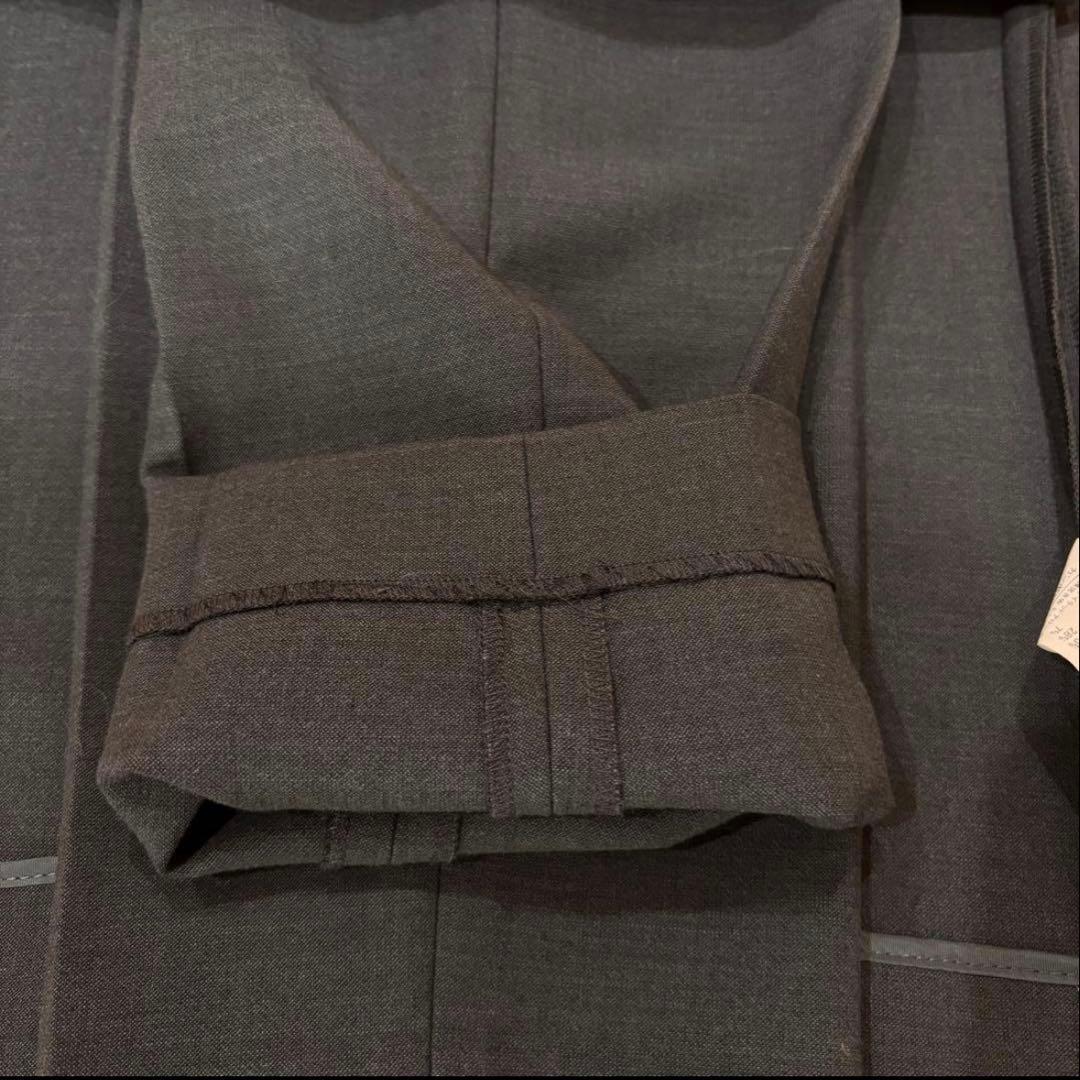 極美品　グリーンレーベル ノーカラー パンツスーツ38 グレー　洗える