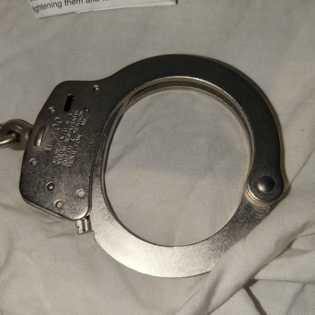 米国製実物　手錠　ハンドカフ　 Smith＆Wesson M100　S&W