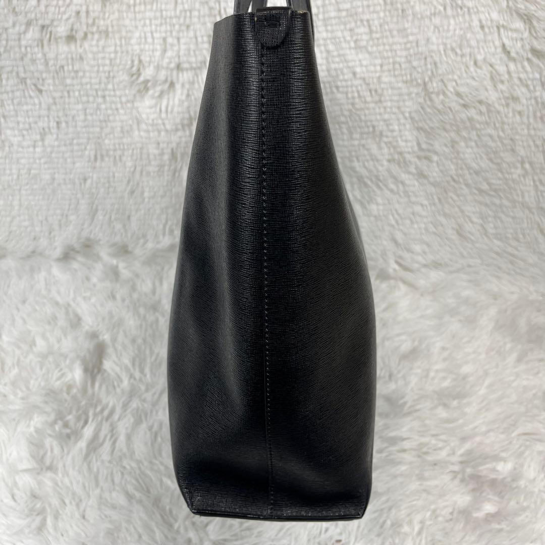 GIORGIO ARMANI レザー　トートバッグ　ブラック　A4収納