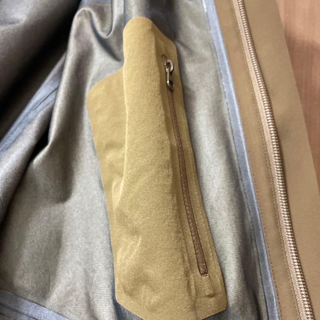 ARC'TERYX トレンチコート ベージュ　メンズ　Sサイズ