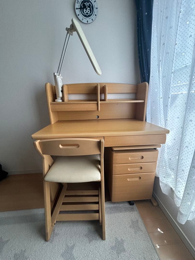 引き取り限定　学習机 デスクライト付