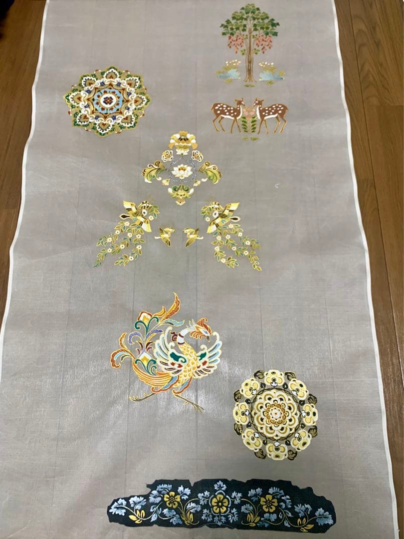 正倉院柄見本の布　　正絹硬め紗