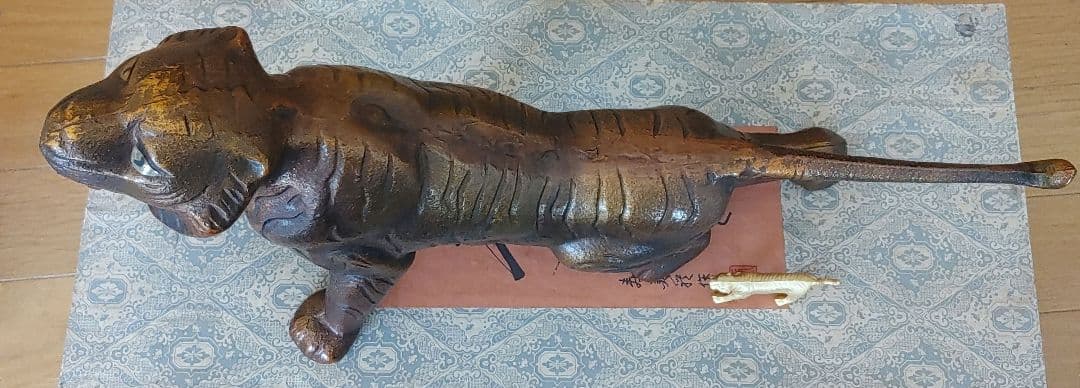 ブロンズ像 　虎　金属工芸　 置物　 オブジェ　　 アンティーク　 干支