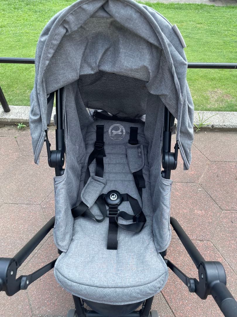 【みかこん】お値下げ中！Cybex EEZY S ツイスト 360度両面式