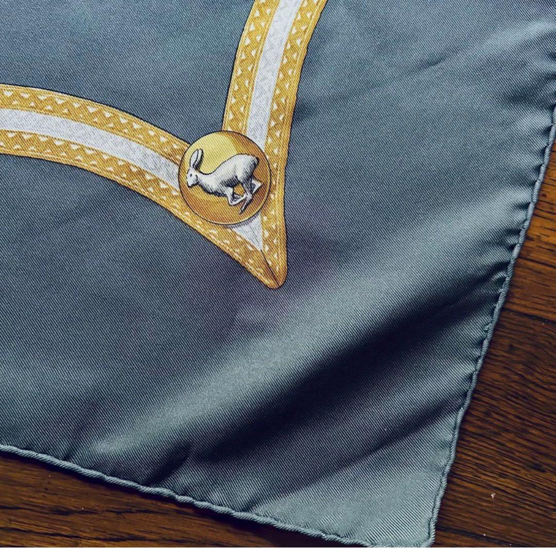 【HERMÈS カレ90 】エルメス スカーフ 犬 狩猟柄 グレー