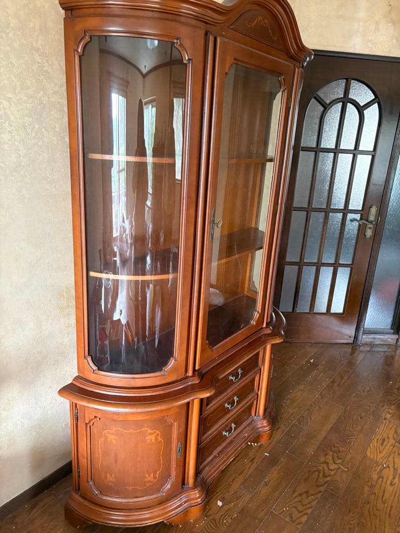 アンティーク　イタリア製　高級輸入家具　木製ガラス扉　食器棚　鍵つき