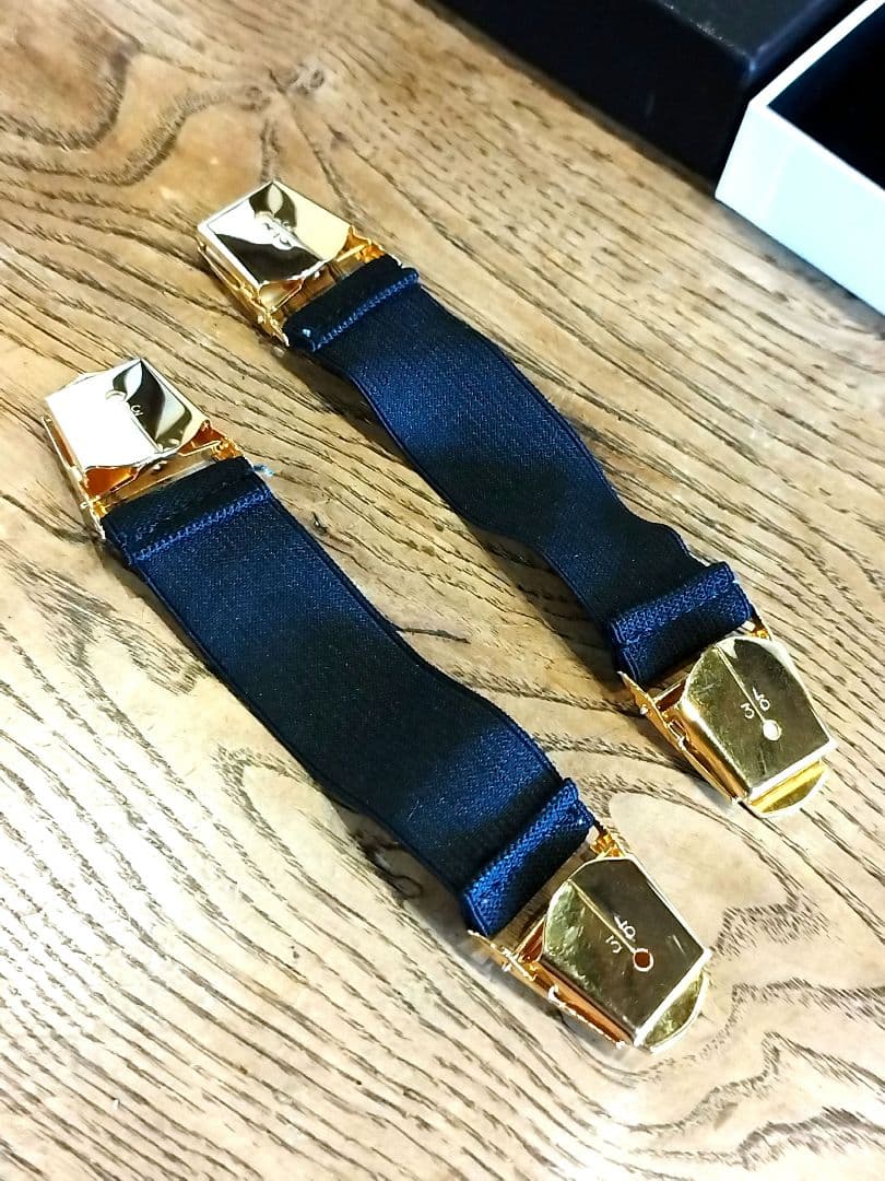 shio　　　　シャネル アームバンド ロゴデザイン 刻印 タグ/箱付き