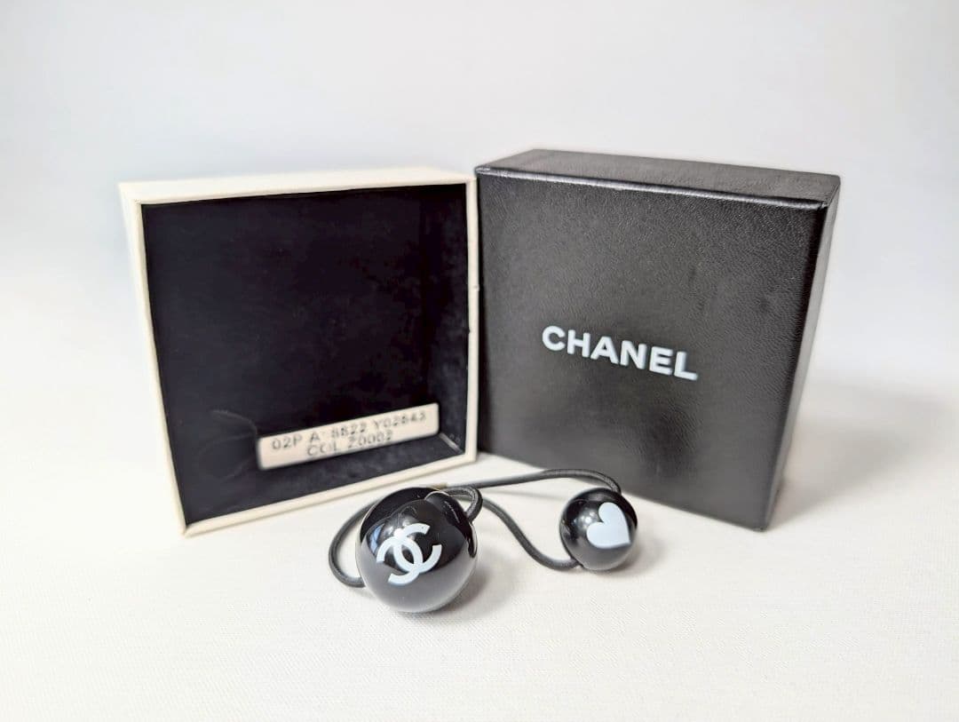 【極美品！鑑定済み！】シャネル ヘアゴム ハート ブラック　ビンテージ