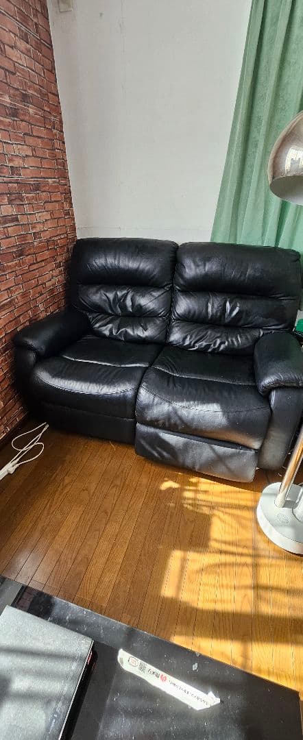 ニトリ リクライニング機能付きブラックソファ