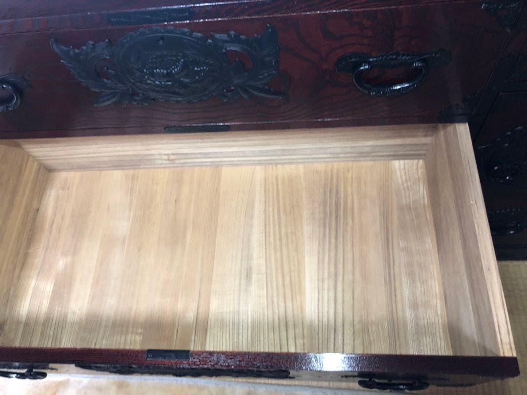 仙台箪笥 仙臺民藝 伊達箪笥 漆塗り 伝統的な彫刻付き木製箪笥