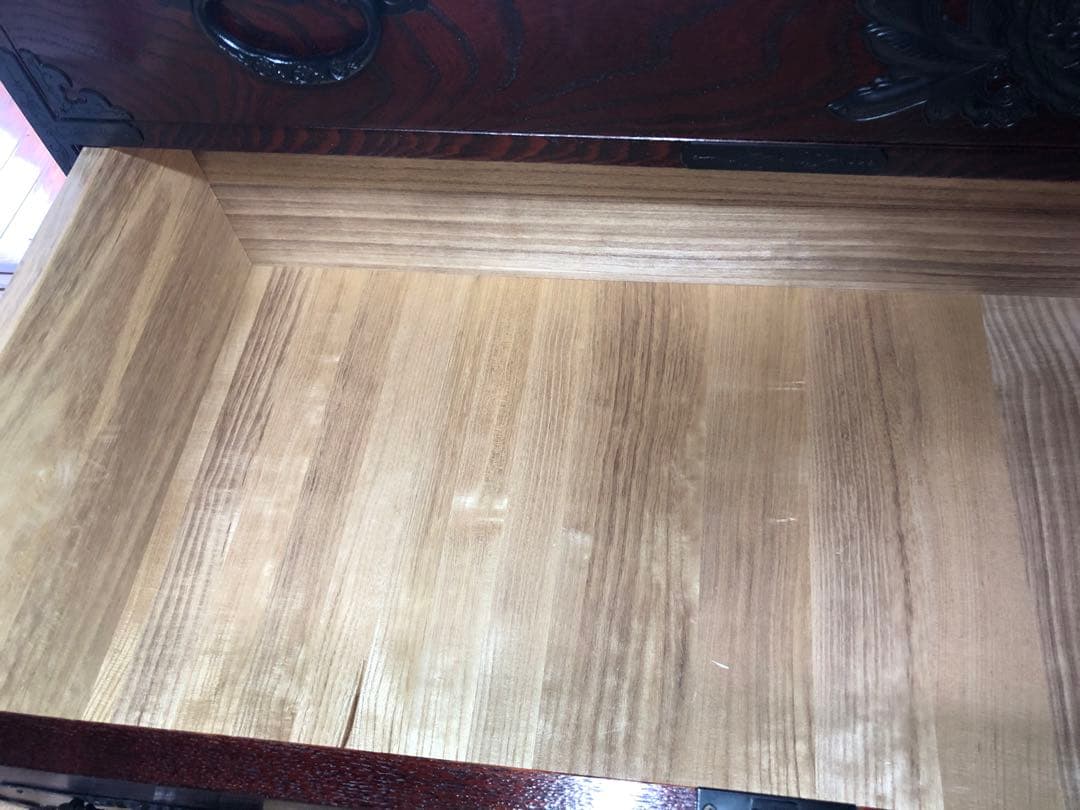 仙台箪笥 仙臺民藝 伊達箪笥 漆塗り 伝統的な彫刻付き木製箪笥