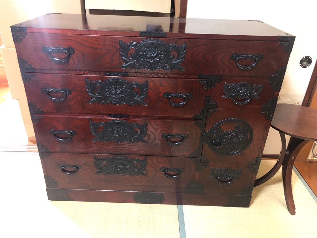 仙台箪笥 仙臺民藝 伊達箪笥 漆塗り 伝統的な彫刻付き木製箪笥