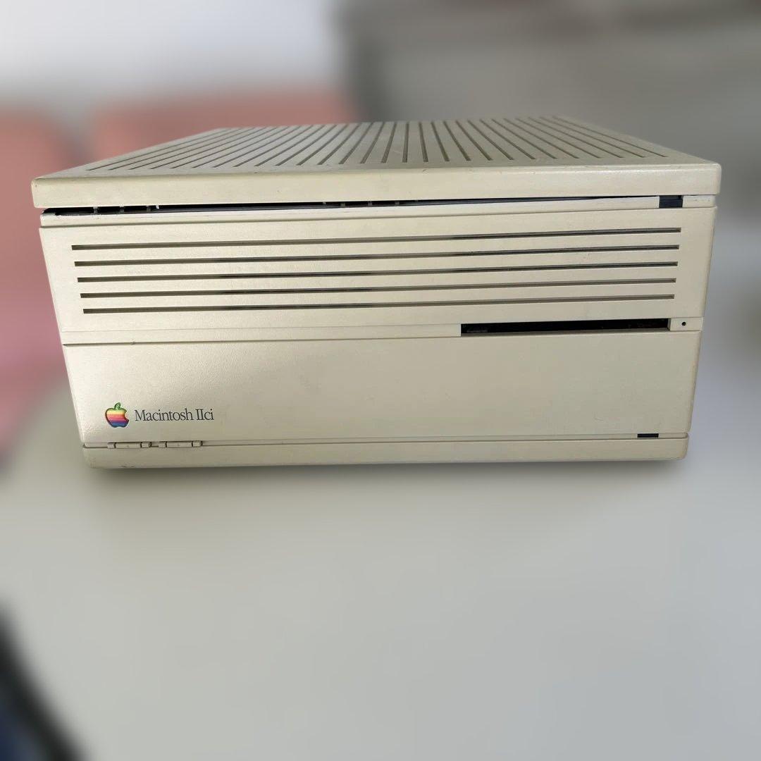 Macintosh II クリーム色