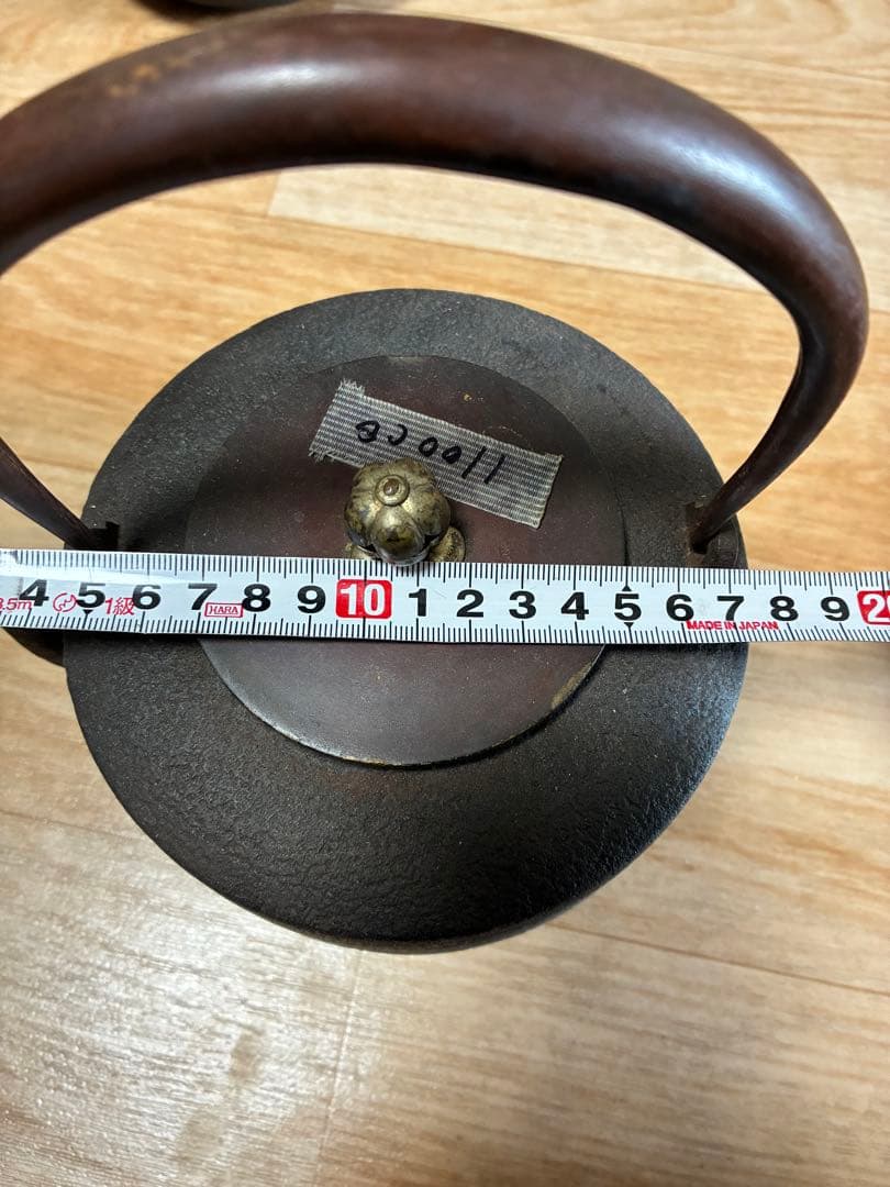 古い鉄瓶　在銘　角谷莎村作　銀摘み