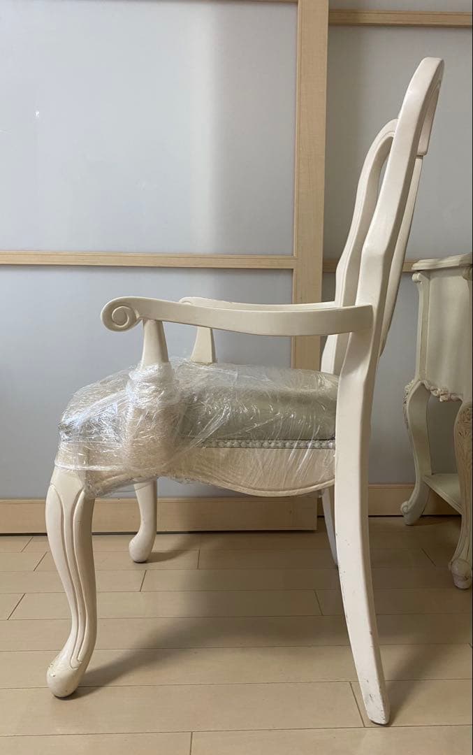 海外輸入家具（クラシックな高級椅子二脚）