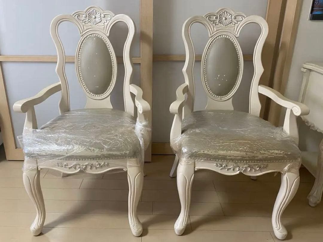 海外輸入家具（クラシックな高級椅子二脚）