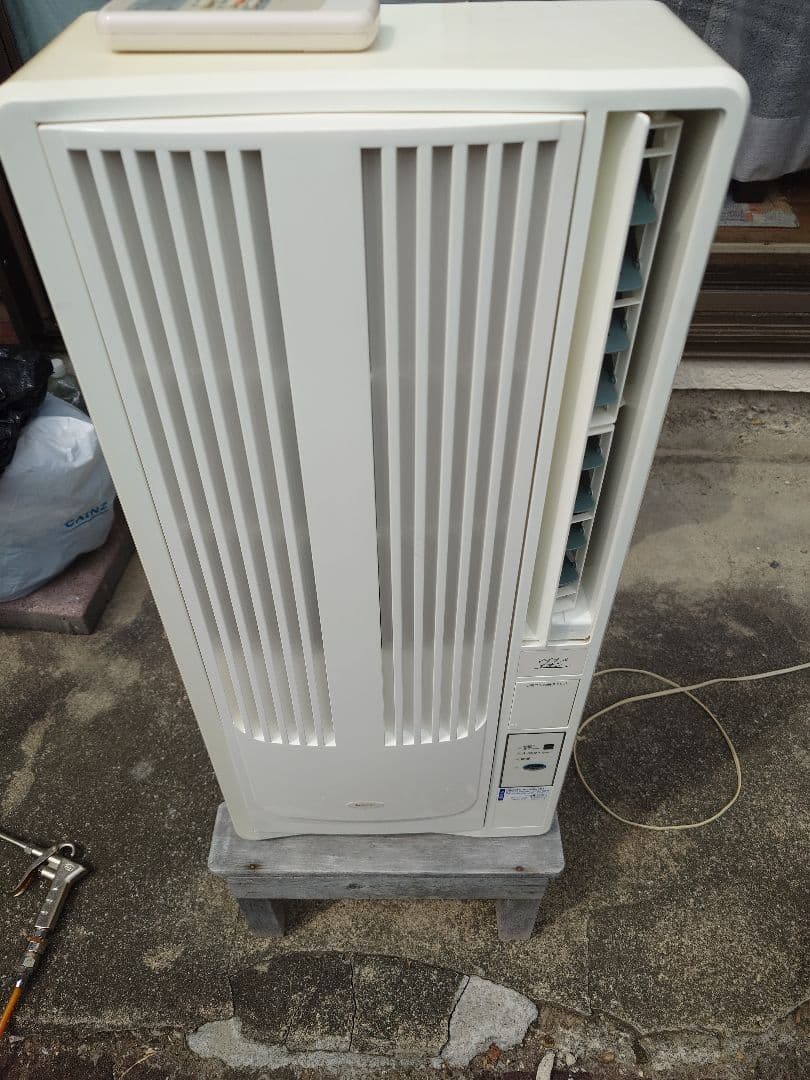 コイズミ製窓用エアコン実働外し立て。