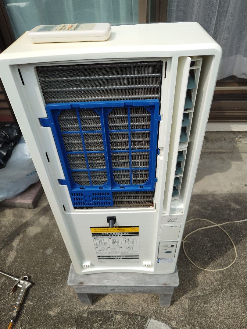 コイズミ製窓用エアコン実働外し立て。
