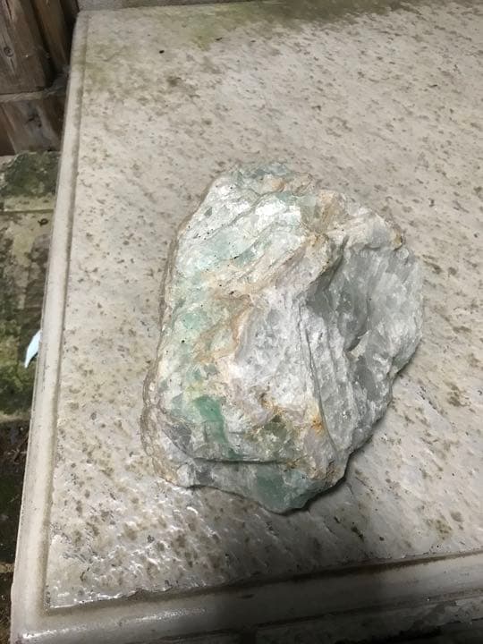 石　翡翠かな？