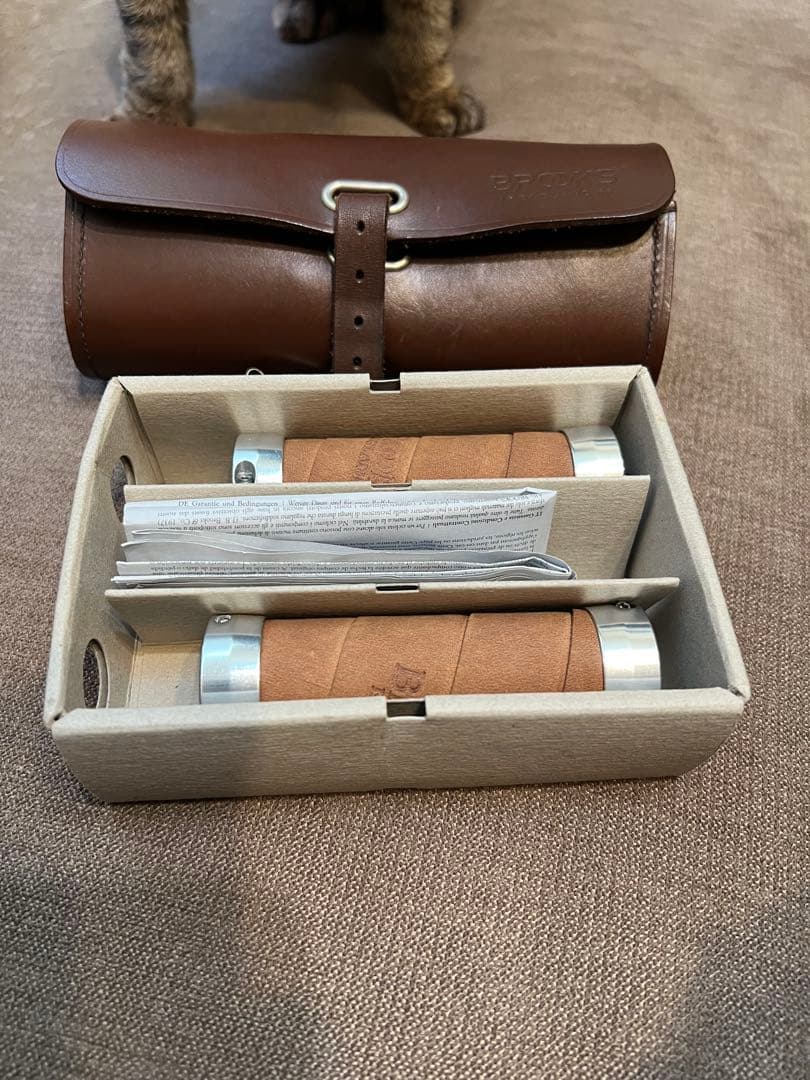 BROOKS スレンダー Grips （100ミリ）とサドルバック