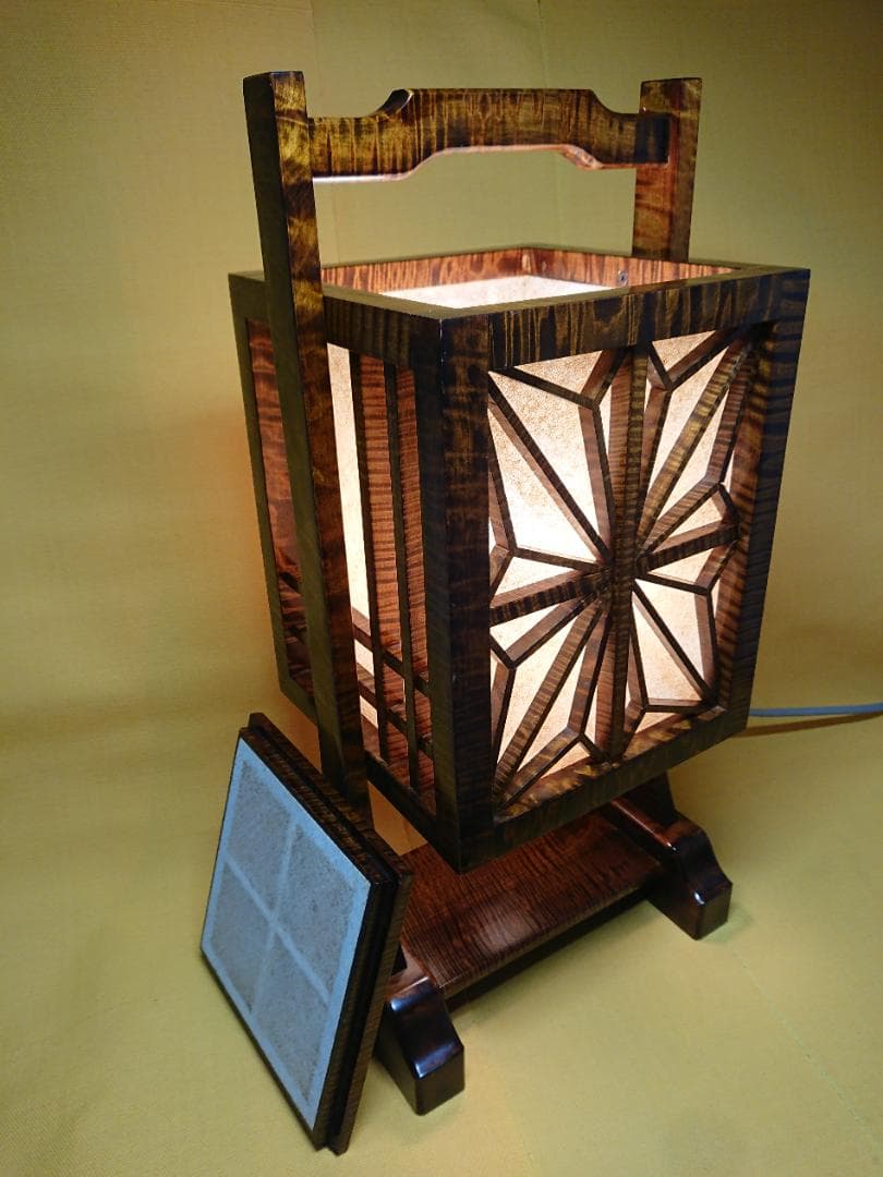 【美品】行灯　角行灯　和風　天然木　置物　インテリア　工芸品　美術品　A2862