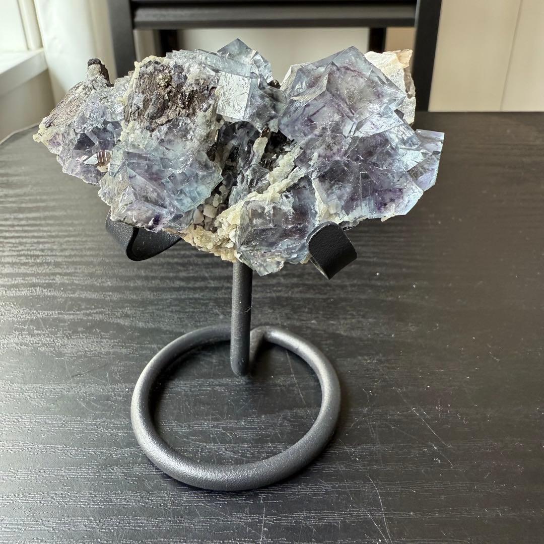 天然石カルサイト&ウォルフラマイト共生のフローライト原石NO.062313