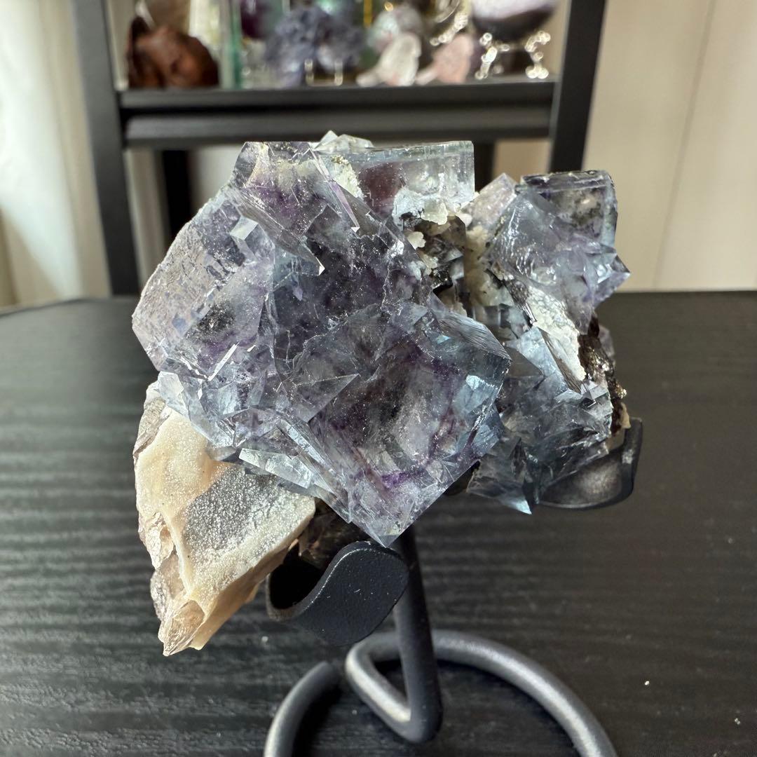 天然石カルサイト&ウォルフラマイト共生のフローライト原石NO.062313