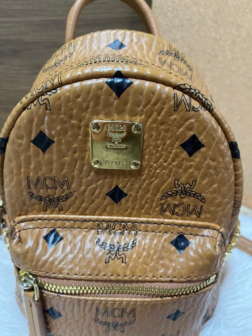 MCM エムシーエム ミニリュック ヴィセトス スタッズ キャメル