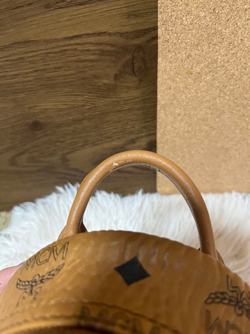 MCM エムシーエム ミニリュック ヴィセトス スタッズ キャメル