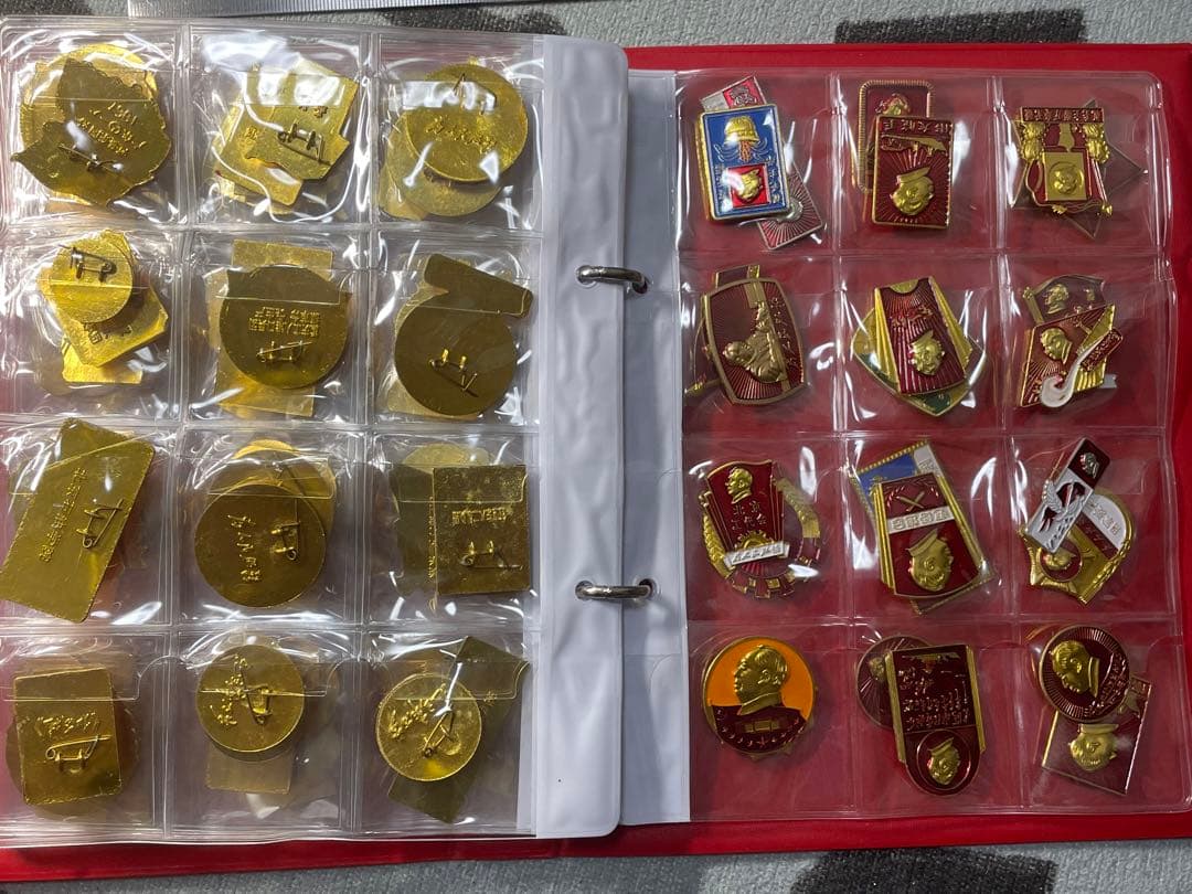 中国偉人毛主席　毛沢東氏　総書記記念バッジ　120枚コンプリート　珍蔵冊付