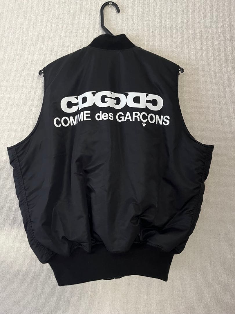 ジャケット・アウター 25aw CDG xALPHA INDUSTRIES MA-1 VEST S