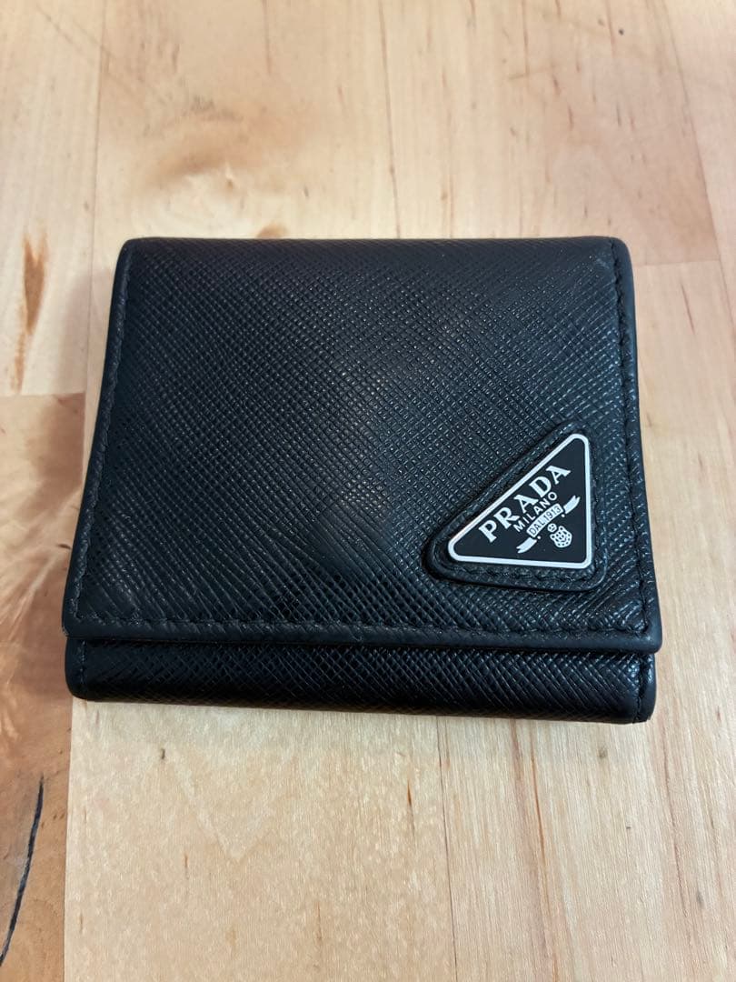 PRADA サフィアーノレザー ケース ブラック　三角ロゴ