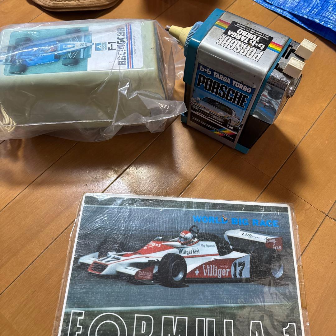 電動鉛筆削り機　手動式　ポルシェとf1とおまけ