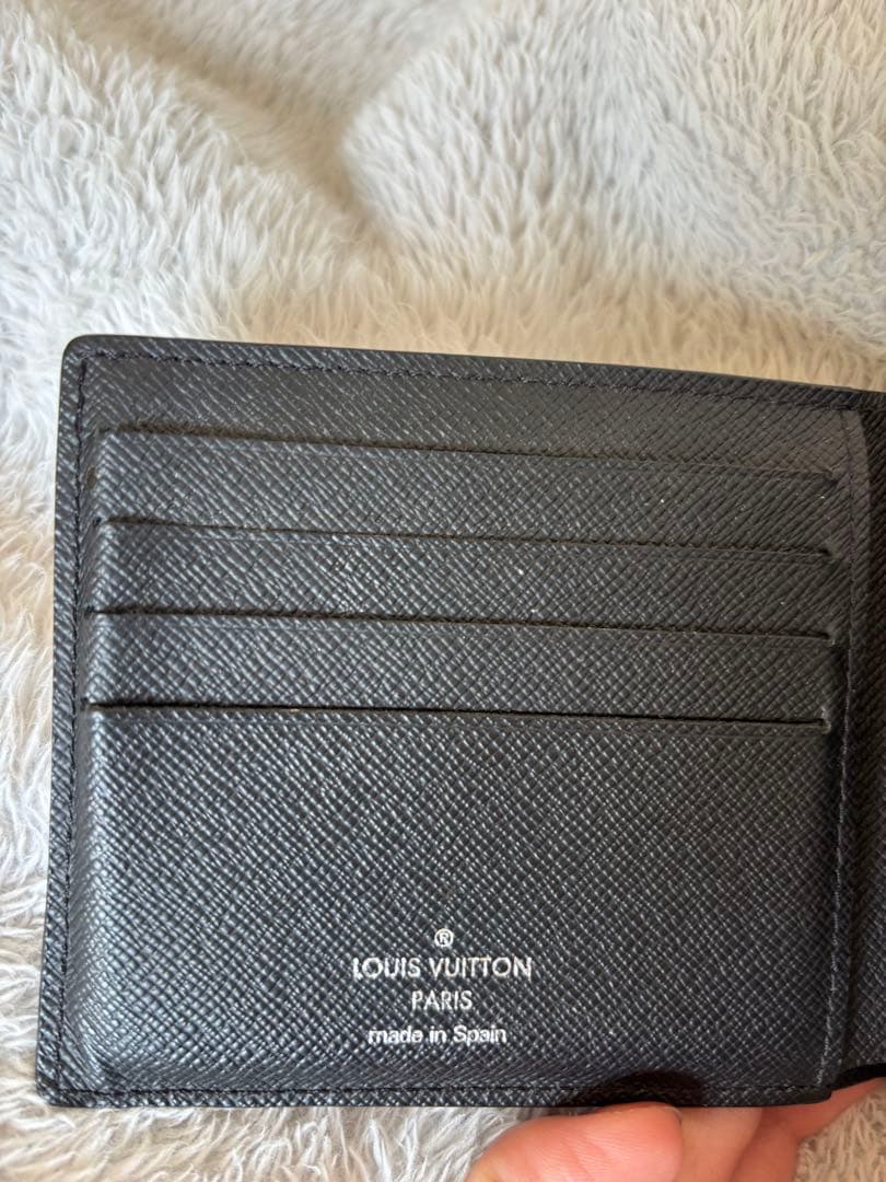 ルイヴィトン　Louis Vuittonブラックレザー二つ折り財布