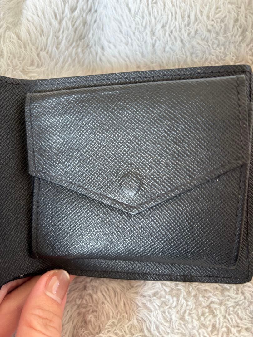 ルイヴィトン　Louis Vuittonブラックレザー二つ折り財布