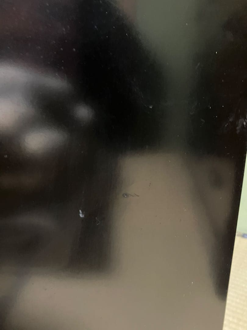 黒い和風収納棚 金色の花柄