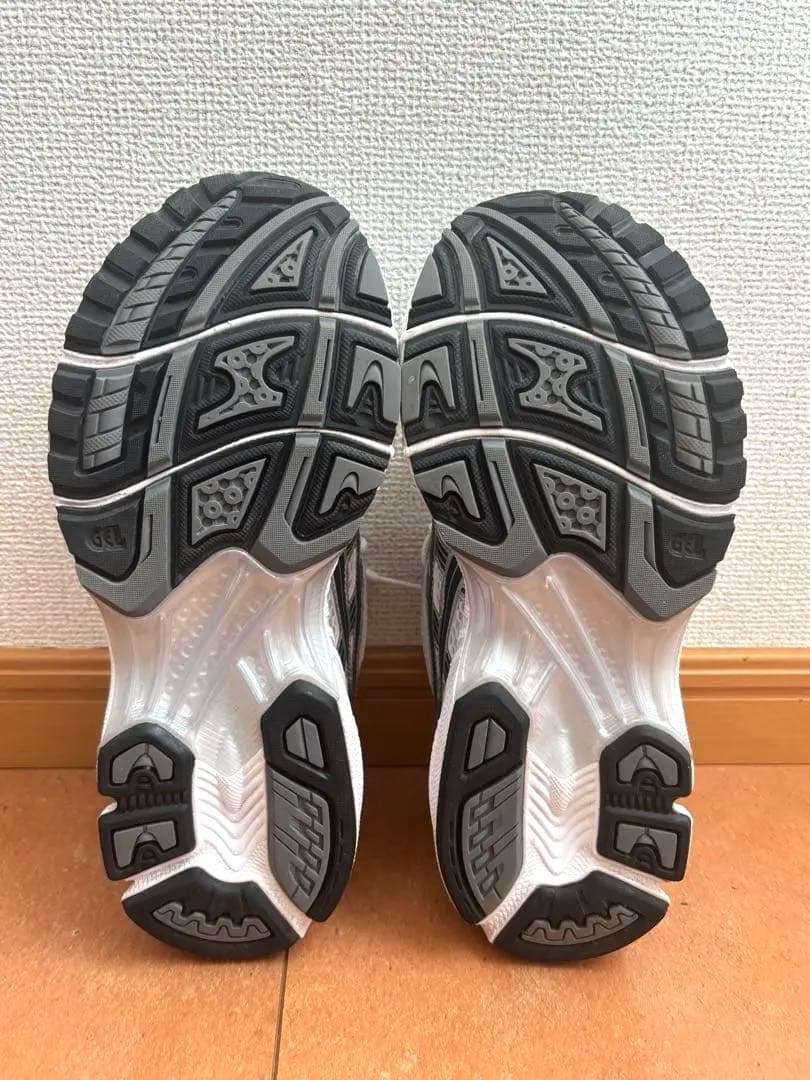 靴 ASICS GEL-KAYANO 14 WHITE/GRAPHITE GRAY