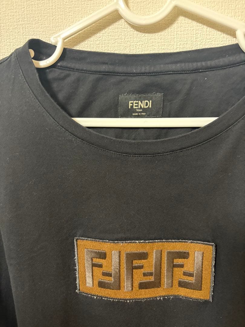 FENDI ロゴ刺繍 ブラック Tシャツ