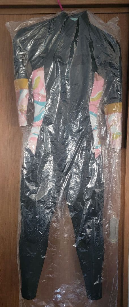 未使用品　ROXY4/3㍉ ウエットスーツ