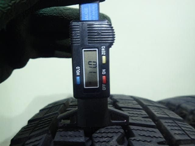 B986【送料無料】ダンロップ　ウィンターマックスSV01 195/80R15