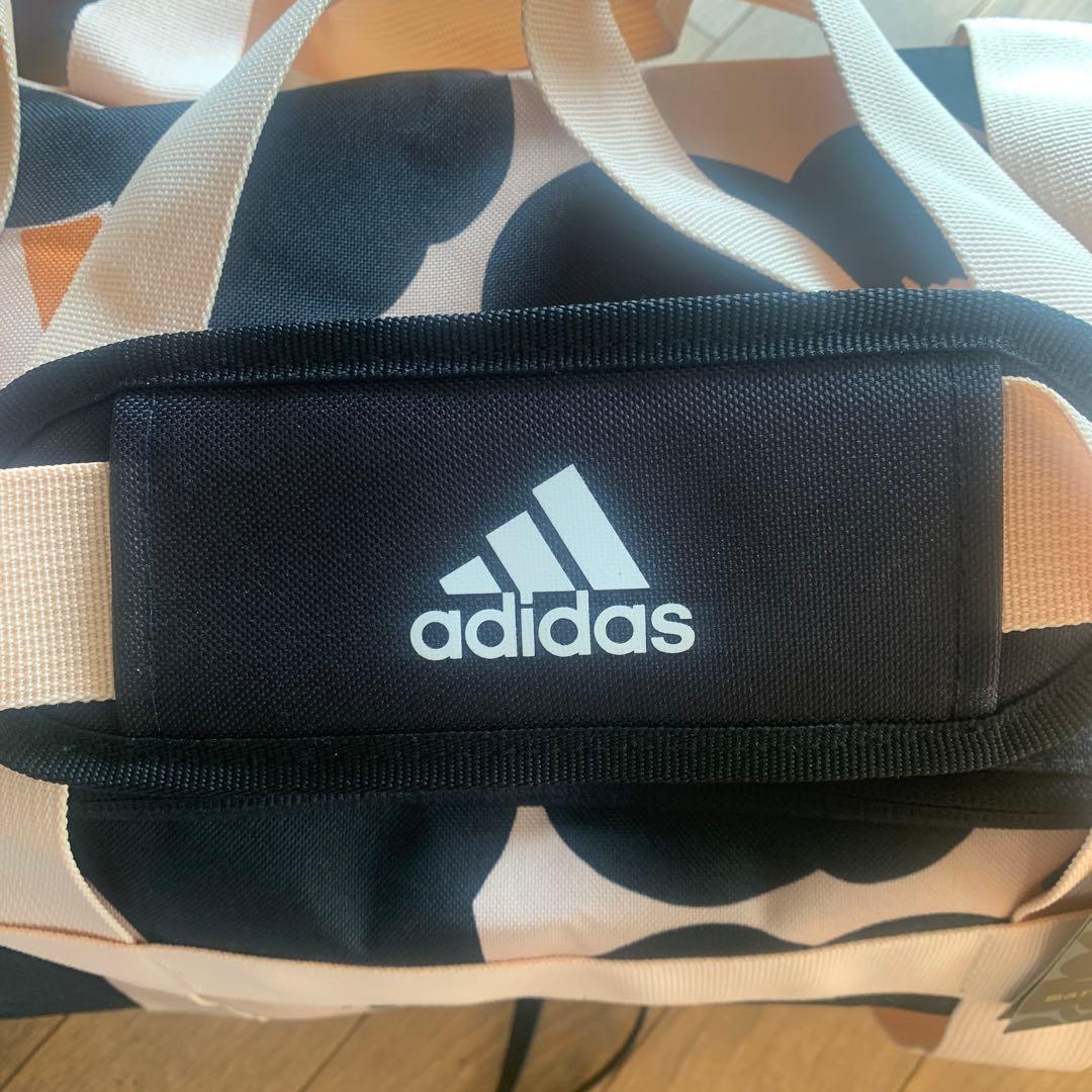 【新品タグ付き】限定品adidas x marimekkoコラボ　ボストンバッグ