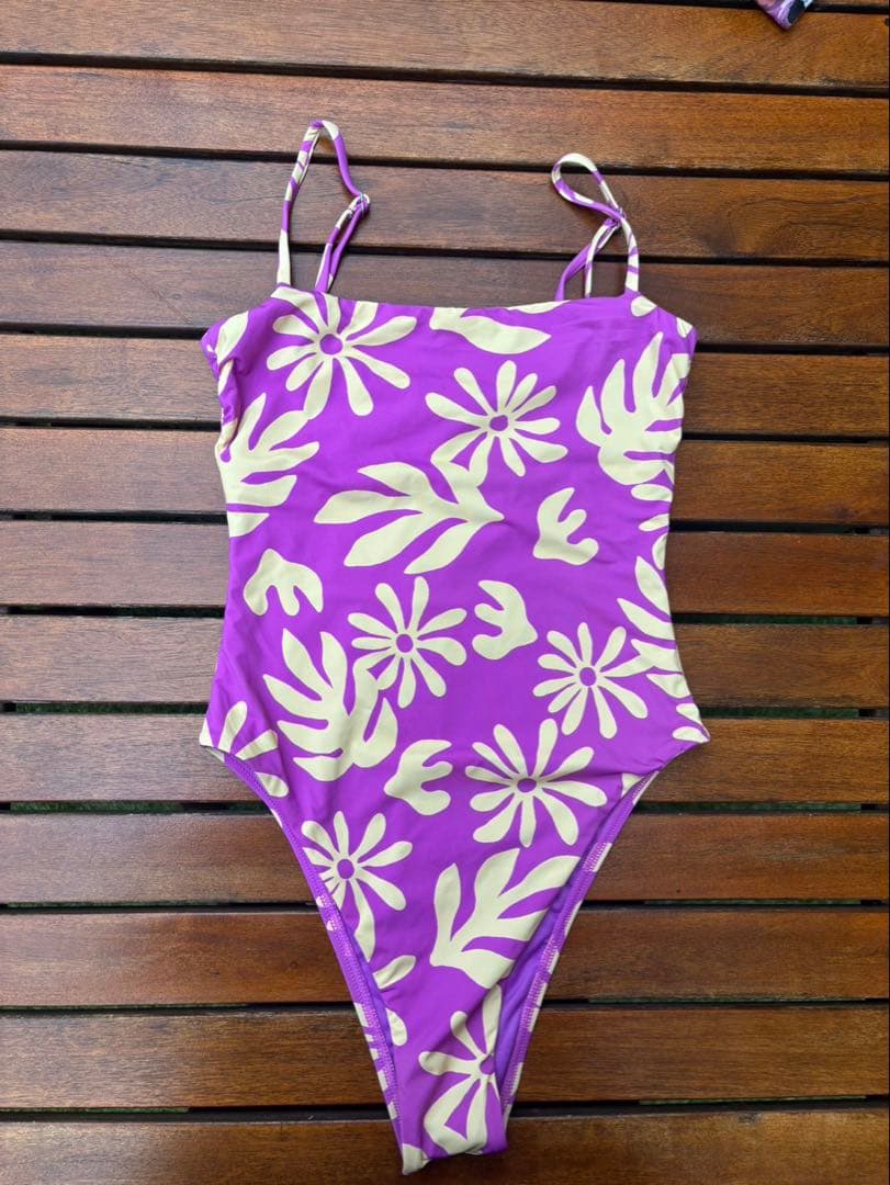 Billabong ワンピース水着　未使用タグ付き