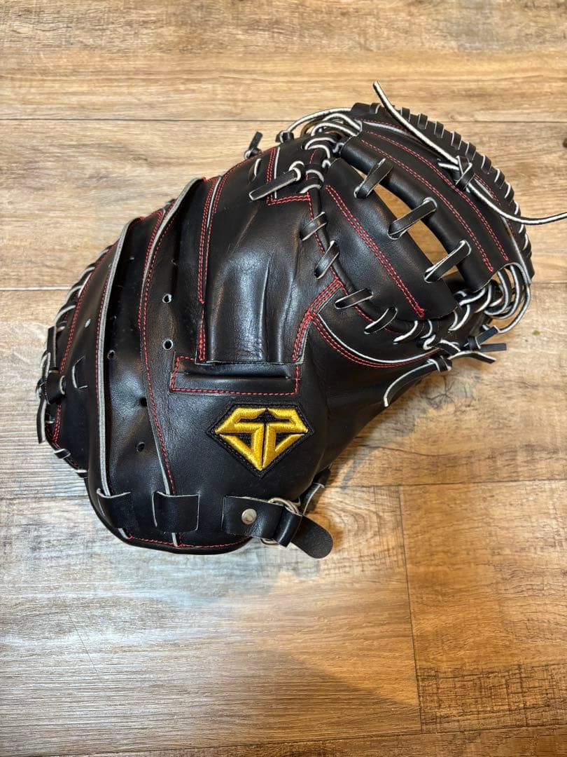 シャイニングスター硬式野球キャッチャーミット黒と赤 レザー製