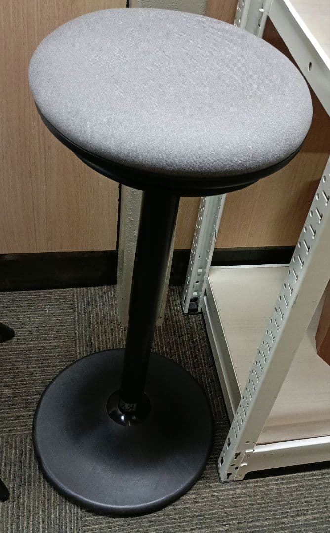 オカムラ　ピルエット　昇降　回転　スツール　スイング脚　グレー　ブラック脚